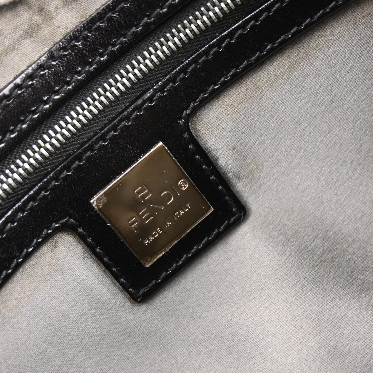 Fendi White Wool Mamma Baguette - photo 9