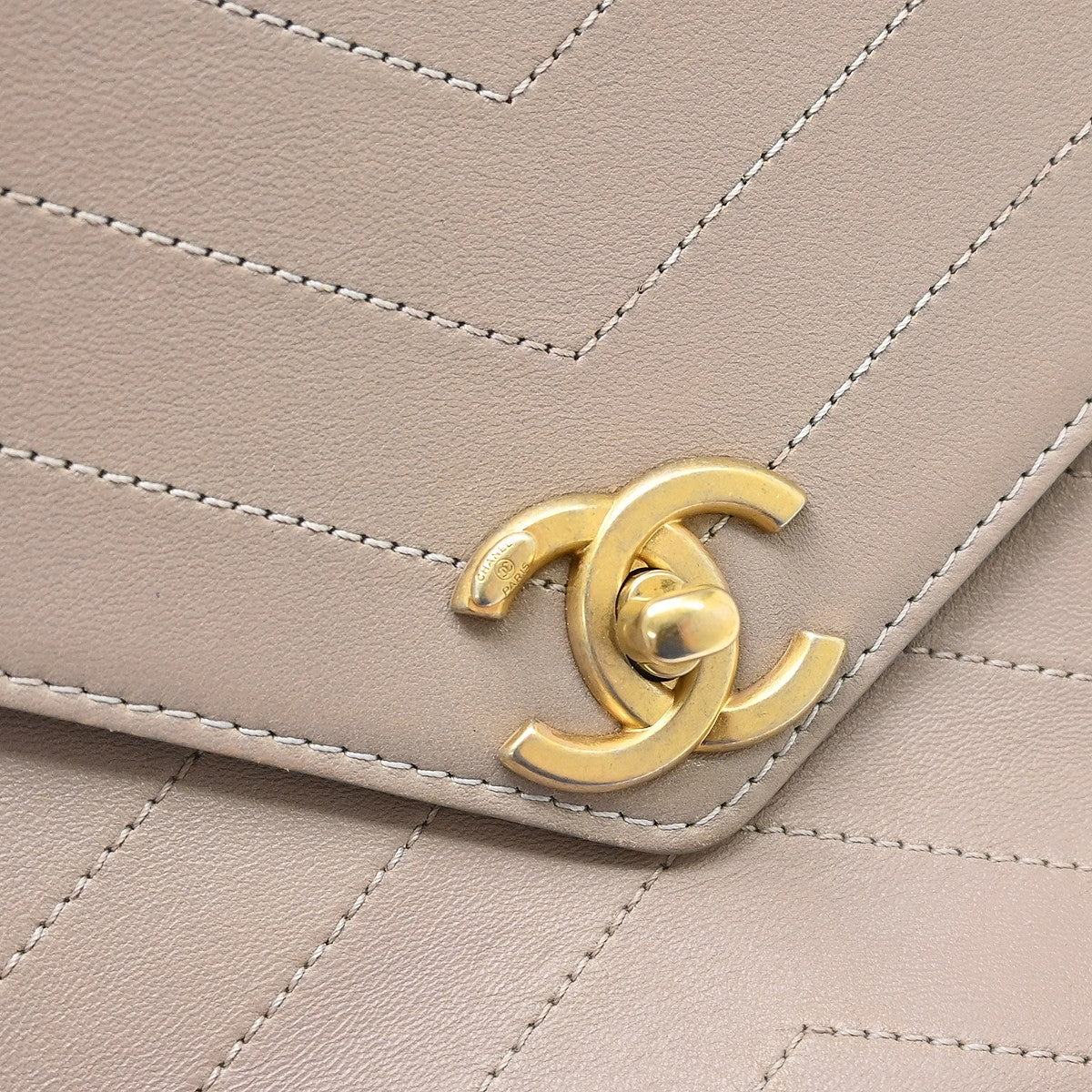 Chanel Chevron Vintage Shoulder Bag in Purple Calfskin