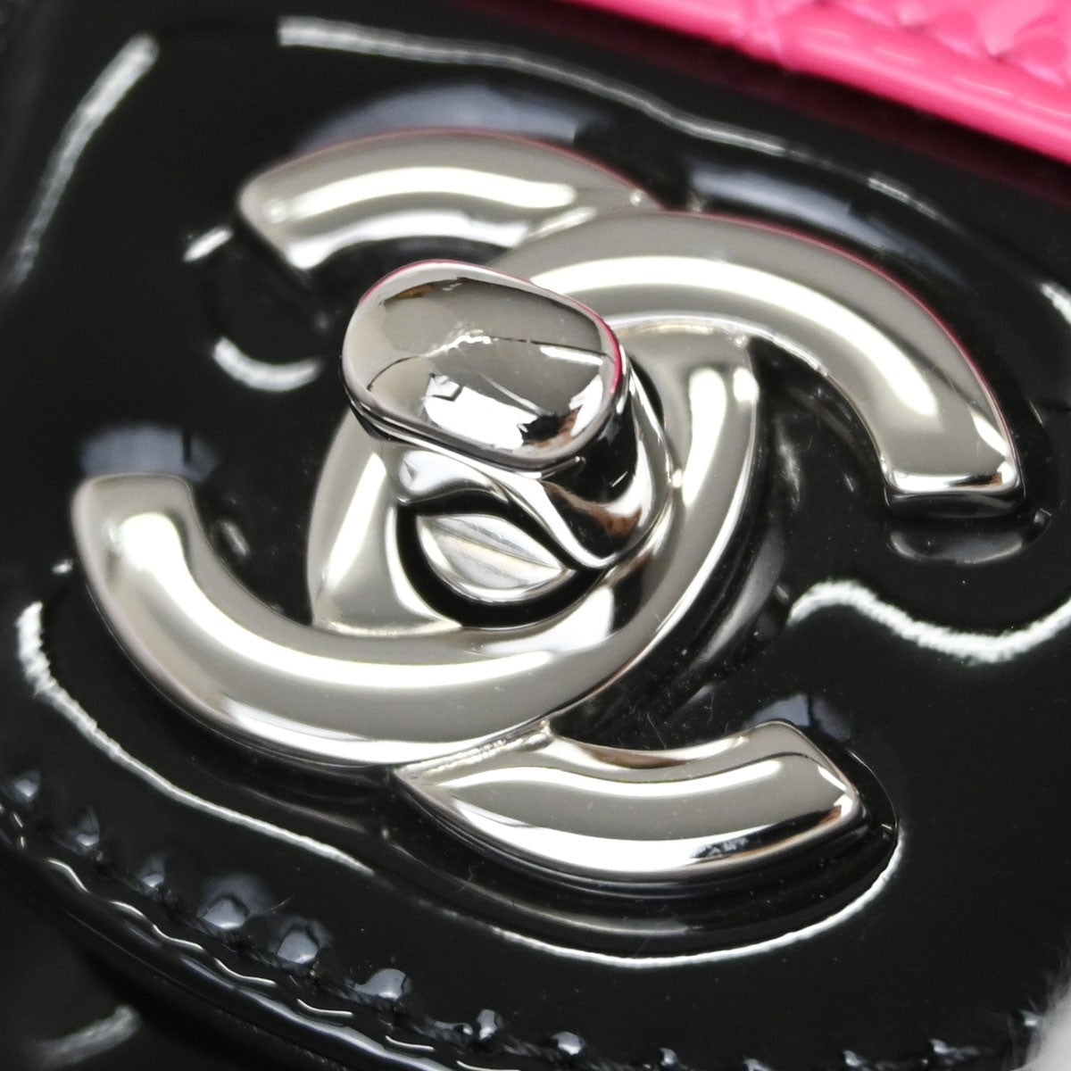 Chanel Classic Double Flap Medium Vintage Shoulder Bag in Black Patent Leather