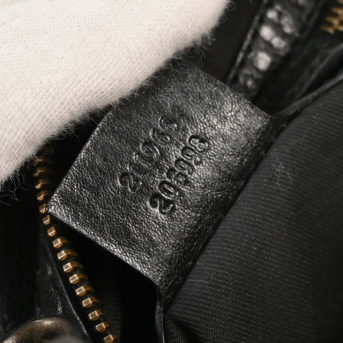 Gucci GG Handbag Vintage in Black GG Canvas