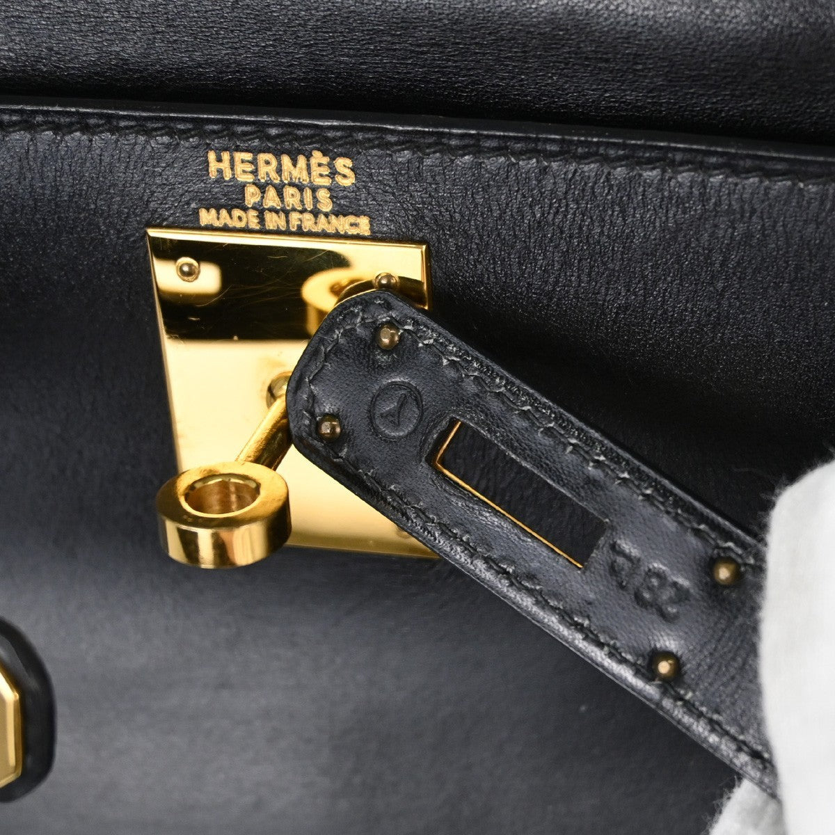 Hermès Kelly 28 Retourne Vintage 2-in-1 Handbag in Black Gulliver Leather