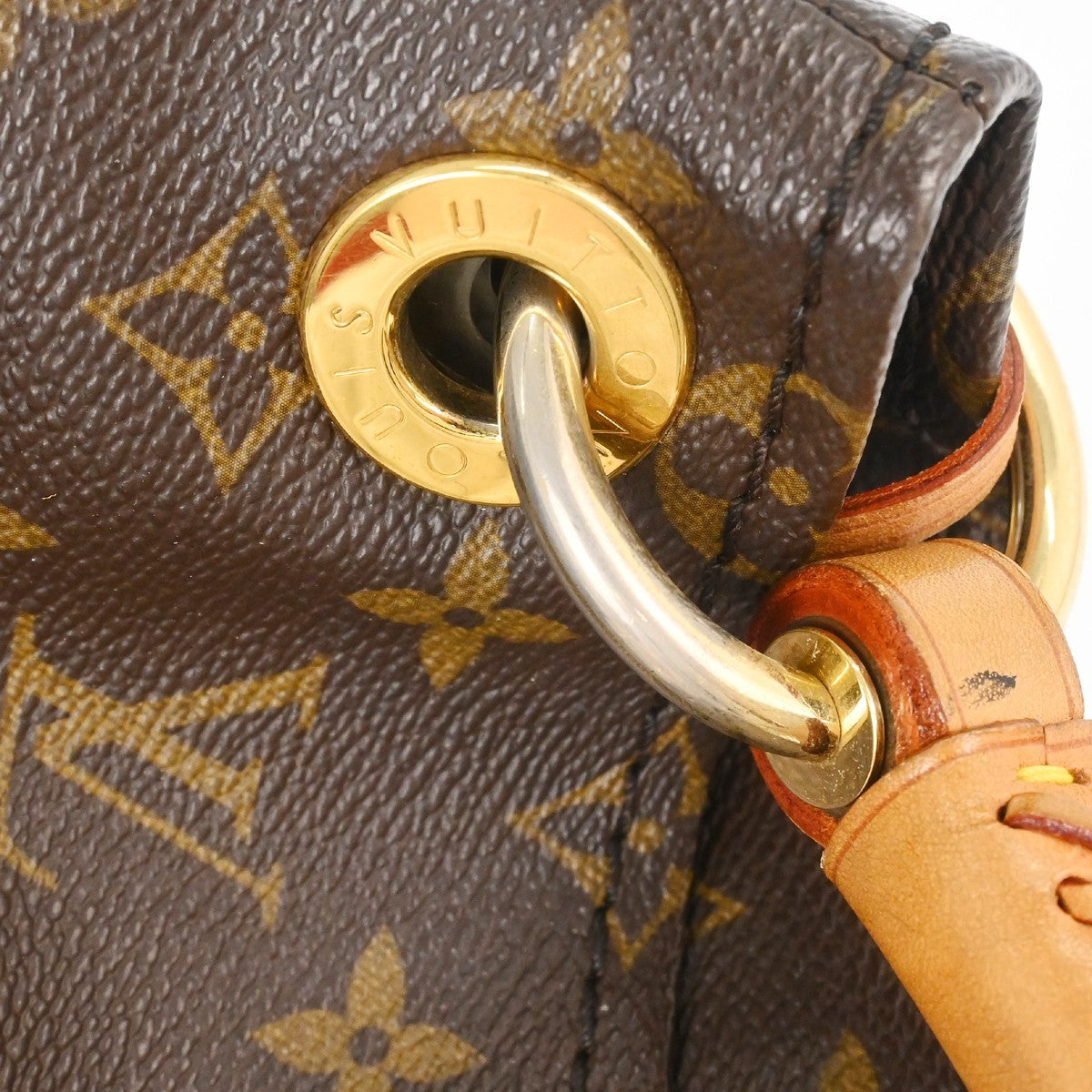 Louis Vuitton Artsy MM Vintage Shoulder Bag in Brown Monogram Canvas
