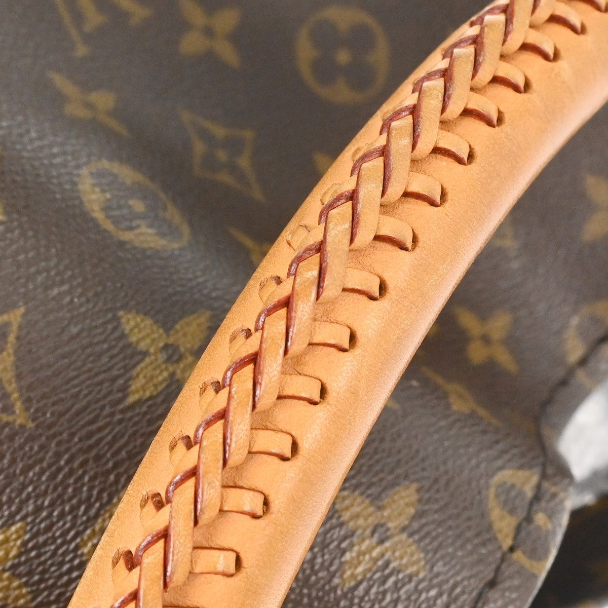Louis Vuitton Artsy MM Vintage Shoulder Bag in Brown Monogram Canvas