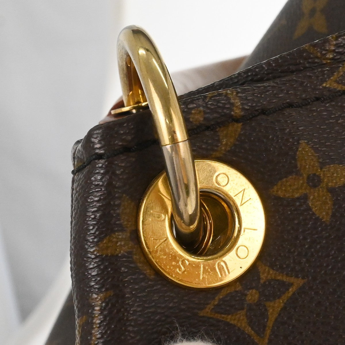 Louis Vuitton Artsy MM Vintage Shoulder Bag in Brown Monogram Canvas