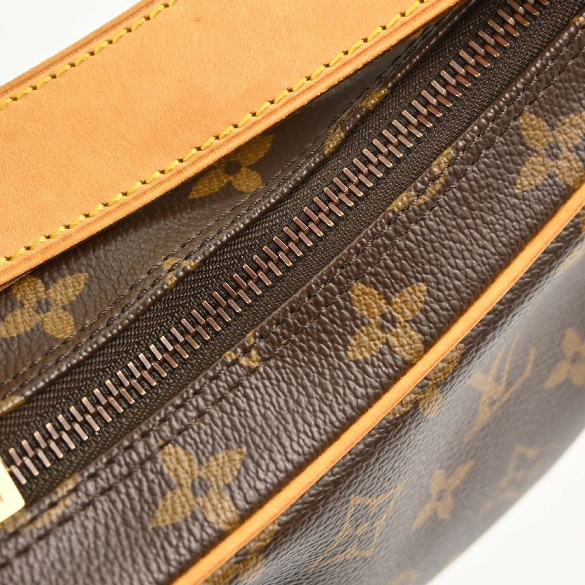 Louis Vuitton Croissant MM Vintage Handbag in Brown Monogram Canvas