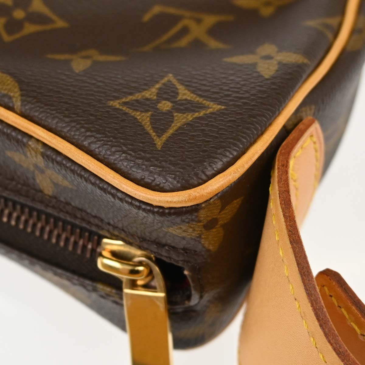 Louis Vuitton Croissant MM Vintage Handbag in Brown Monogram Canvas