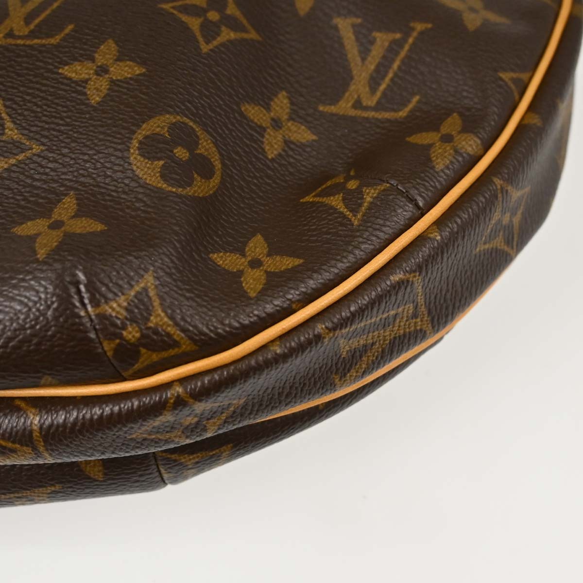 Louis Vuitton Croissant MM Vintage Handbag in Brown Monogram Canvas