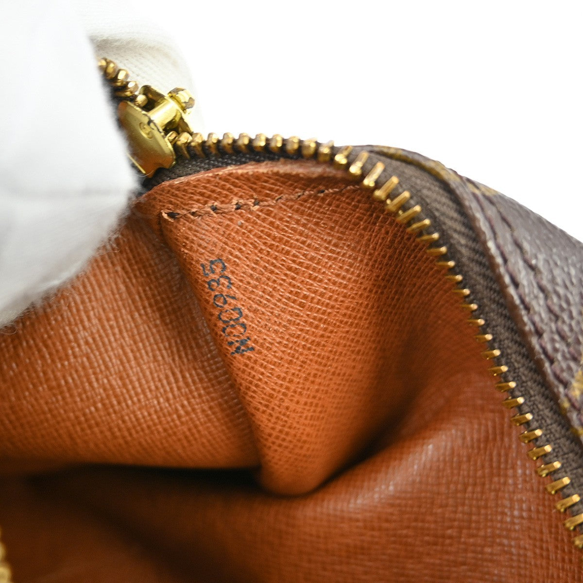 Louis Vuitton Papillon 26 Vintage Handbag in Brown Monogram Canvas