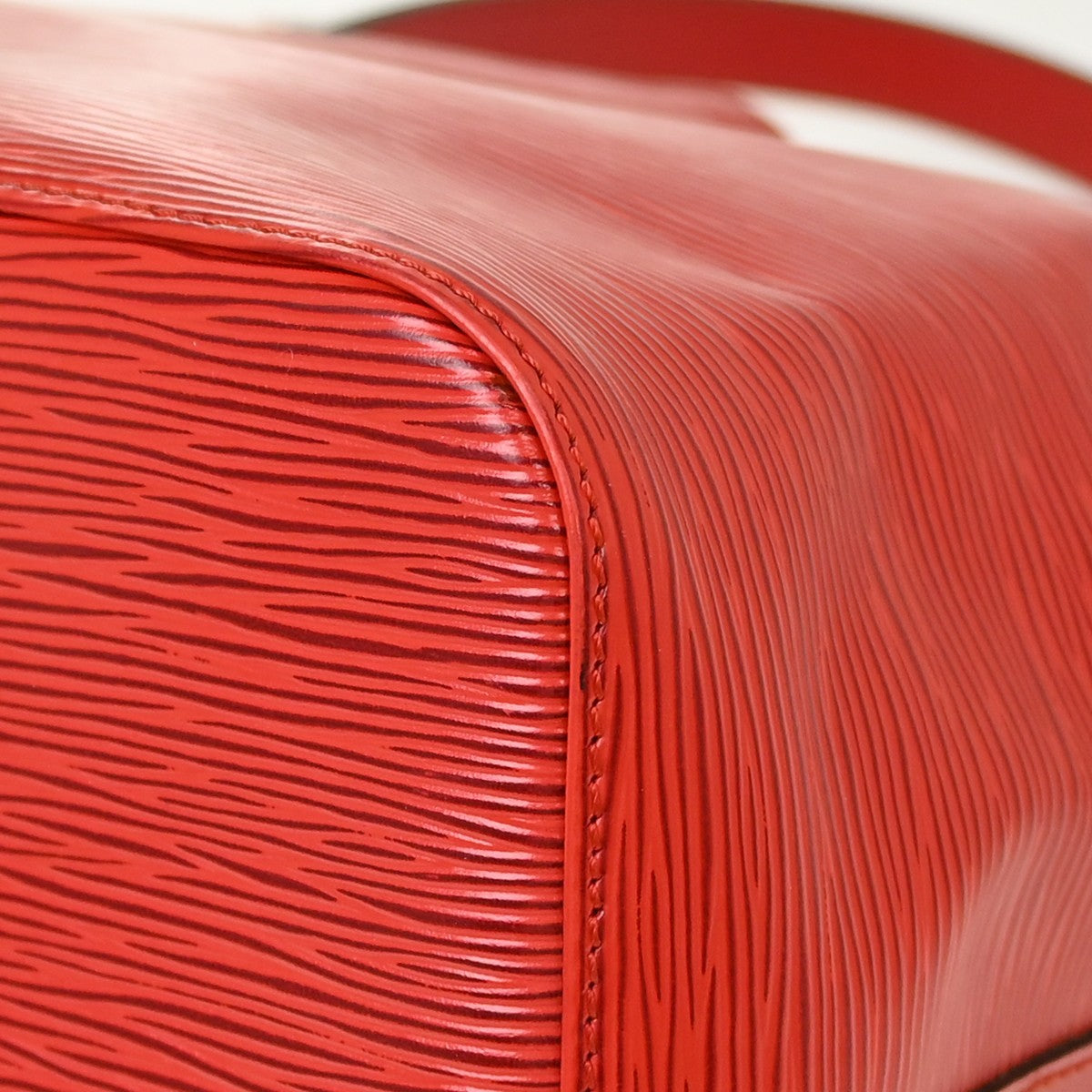 Louis Vuitton Petit Noé Vintage Shoulder Bag in Red Epi Leather