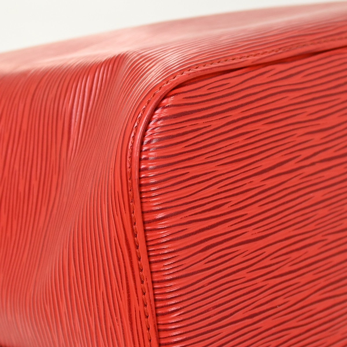 Louis Vuitton Petit Noé Vintage Shoulder Bag in Red Epi Leather