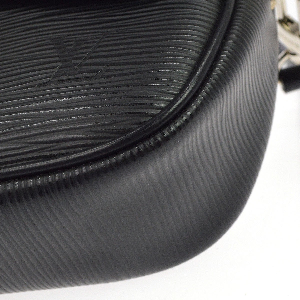 Louis Vuitton Pochette Montaigne Vintage Pochette in Black Epi Leather