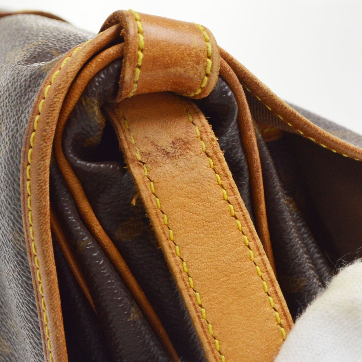 Louis Vuitton Saumur 30 Vintage Crossbody Bag in Brown Monogram Canvas