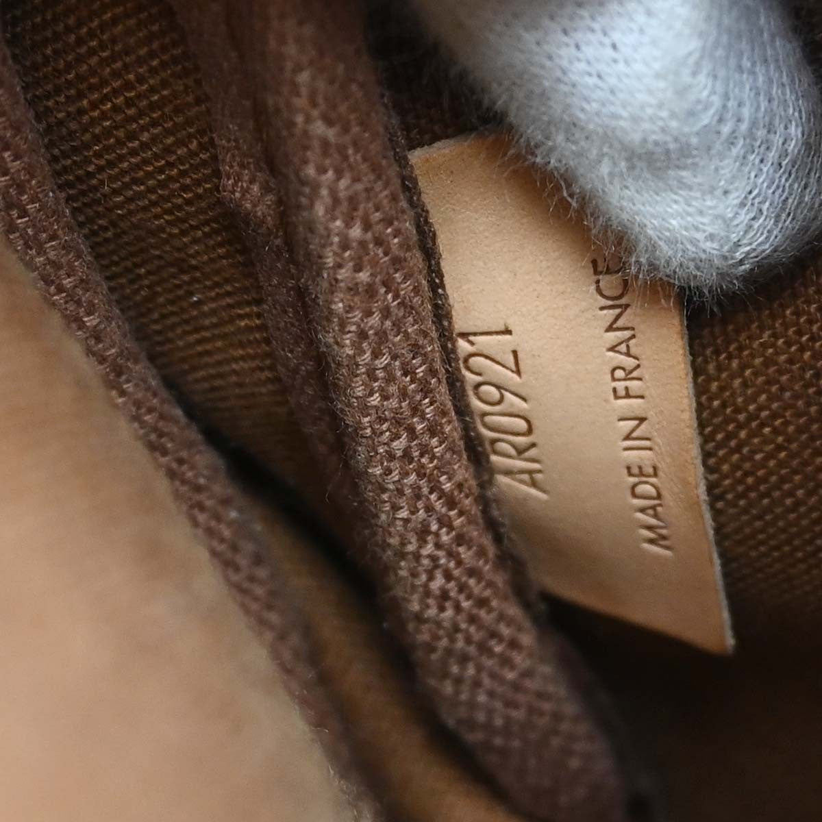 Louis Vuitton Saumur 30 Vintage Crossbody Bag in Brown Monogram Canvas