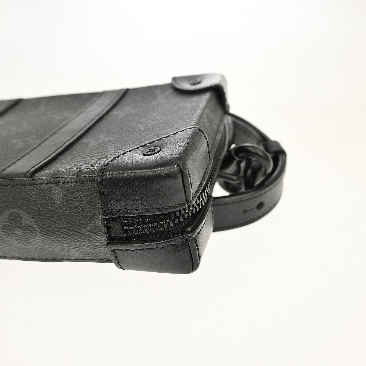Louis Vuitton Soft Trunk Wallet Vintage Crossbody Bag in Black Taurillon Leather