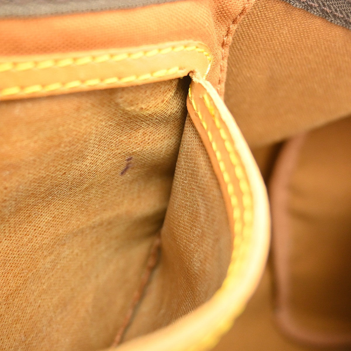 Louis Vuitton Speedy 40 Vintage Handbag in Brown Monogram Canvas