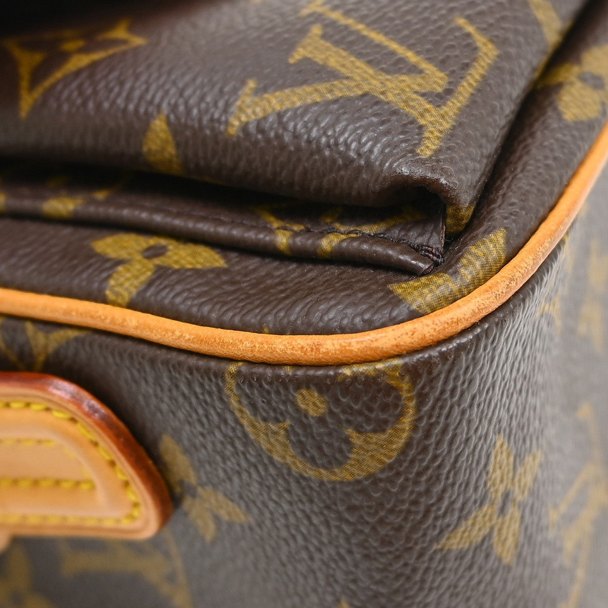 Louis Vuitton Viva Cité MM Vintage Shoulder Bag in Brown Monogram Canvas