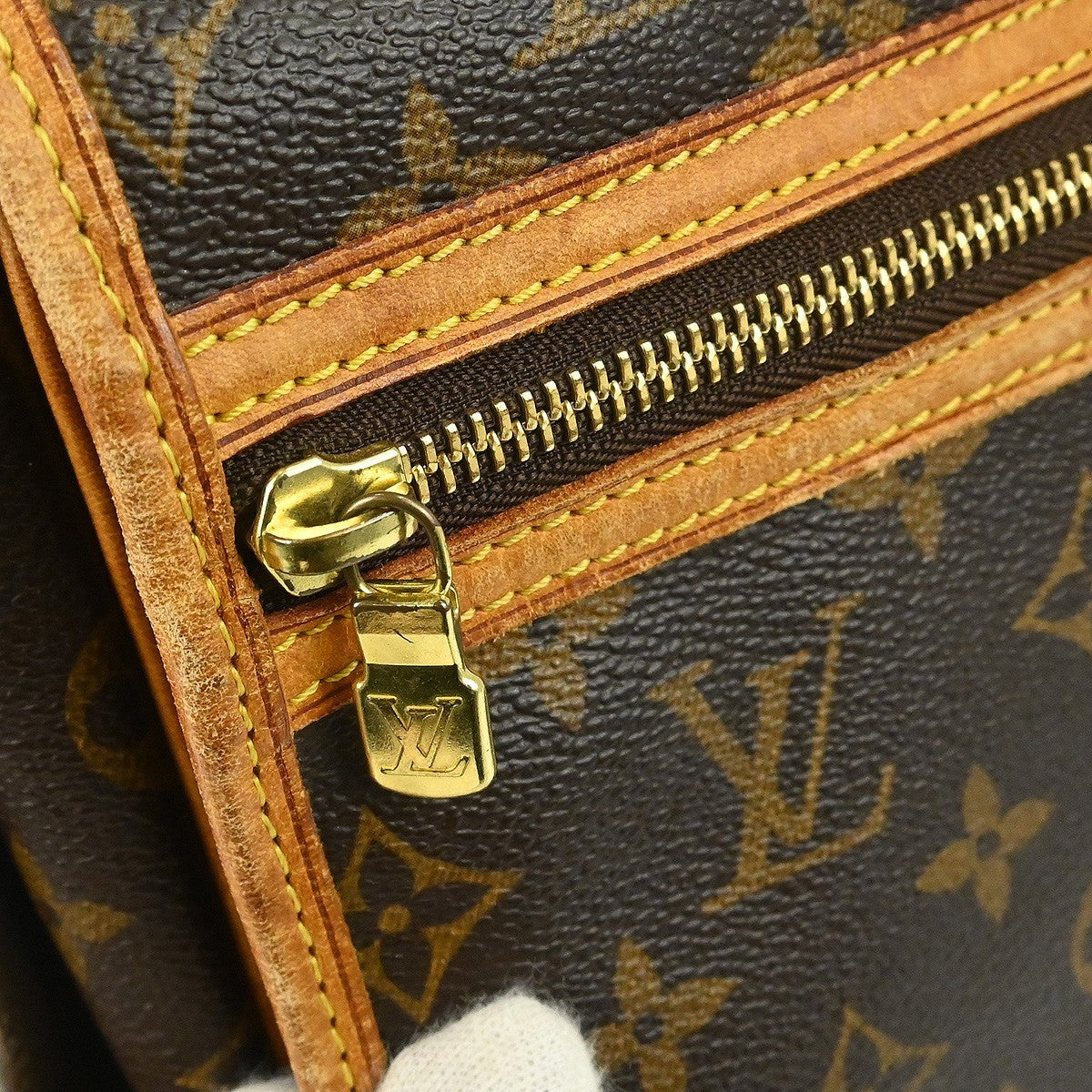 Louis Vuitton Messenger Bosphore GM Shoulder Bag