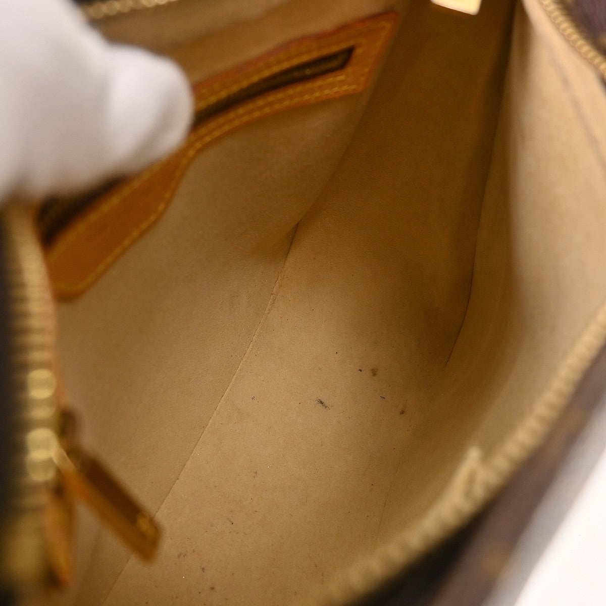 Louis Vuitton Looping MM Handbag
