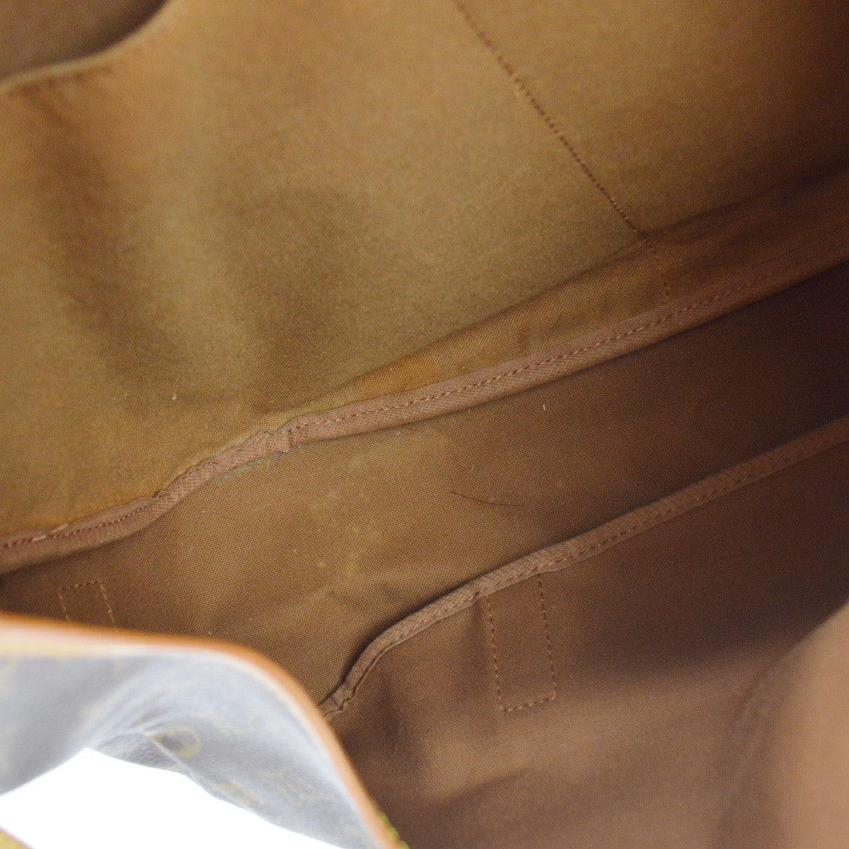Louis Vuitton Monogram Saumur 43 Messenger Bag