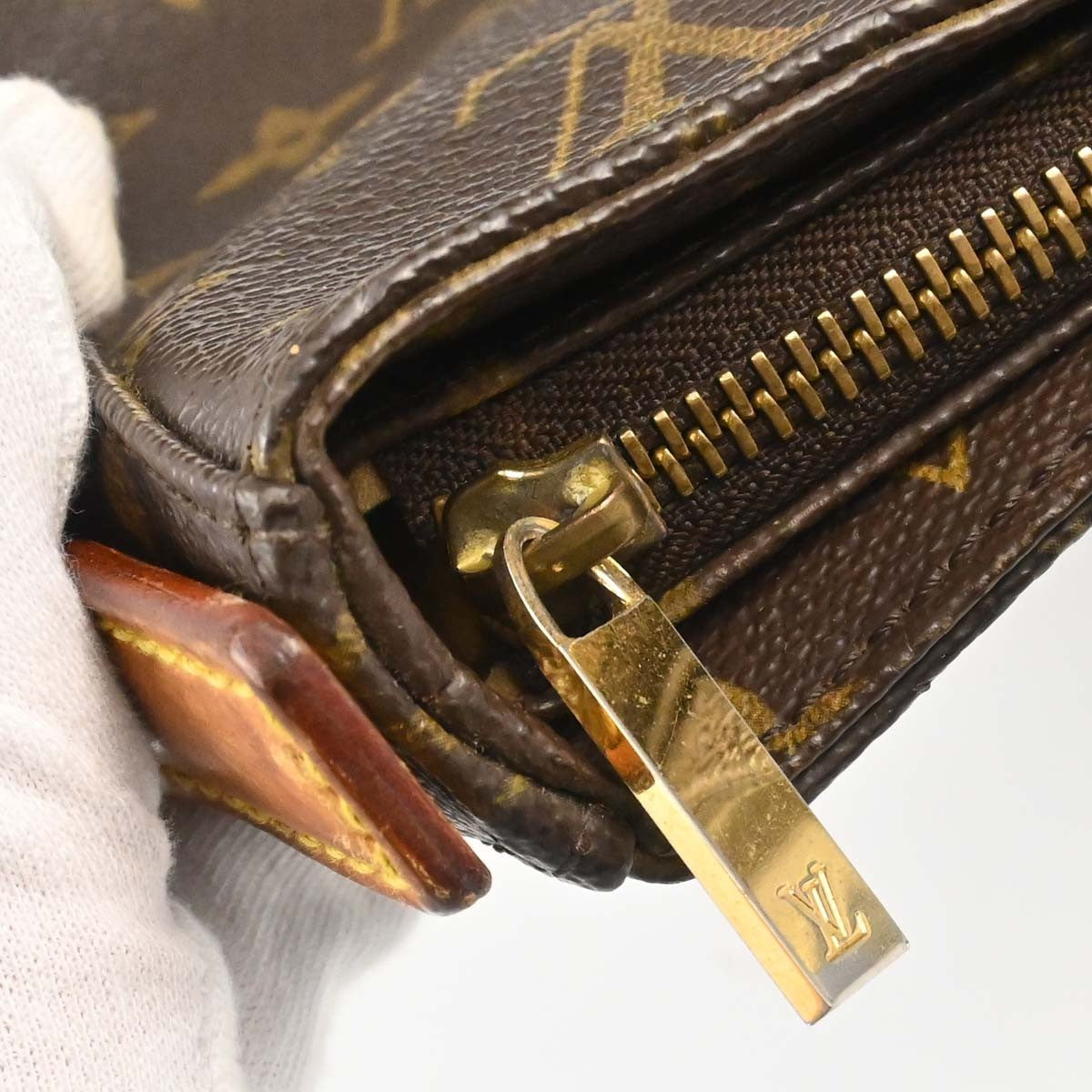 Louis Vuitton Looping MM Handbag