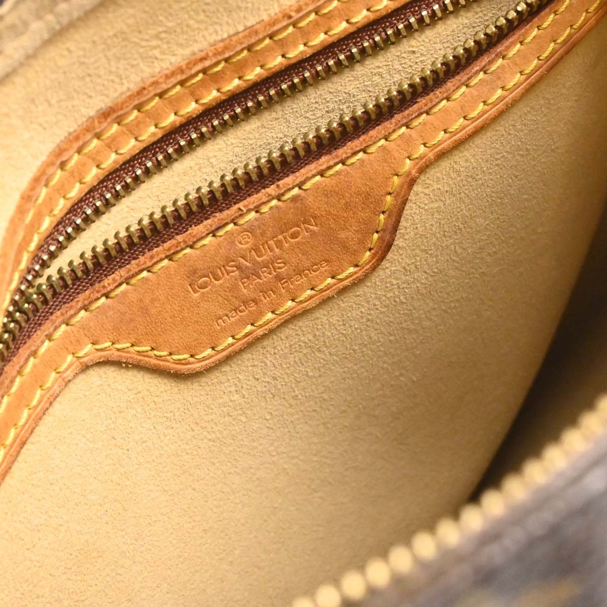 Louis Vuitton Looping MM Handbag