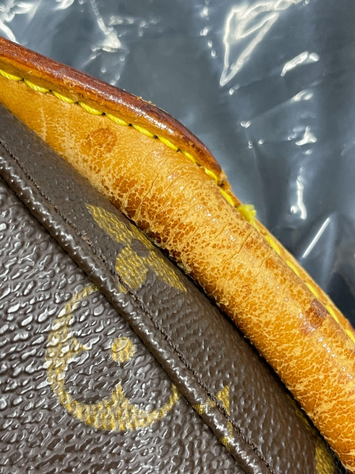 Louis Vuitton Looping MM Handbag
