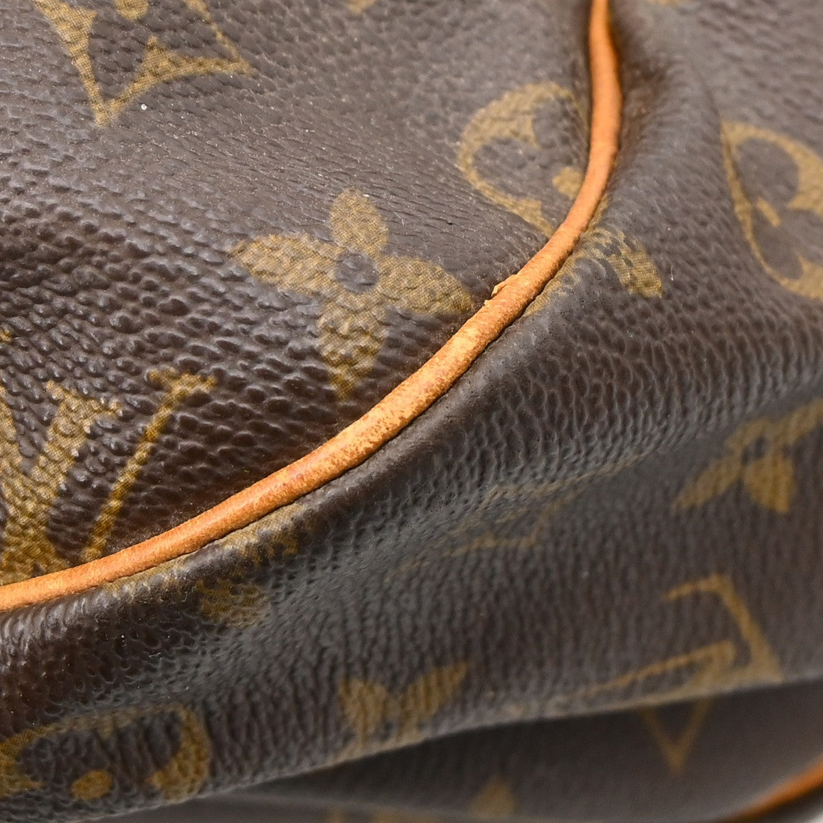 Louis Vuitton Monogram Saumur 43 Messenger Bag