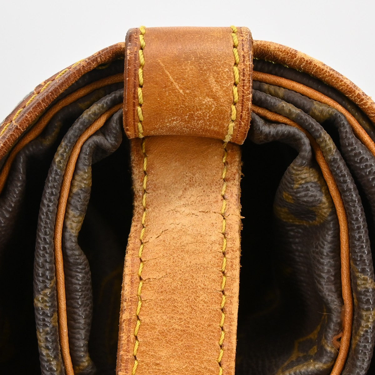Louis Vuitton Monogram Saumur 43 Messenger Bag