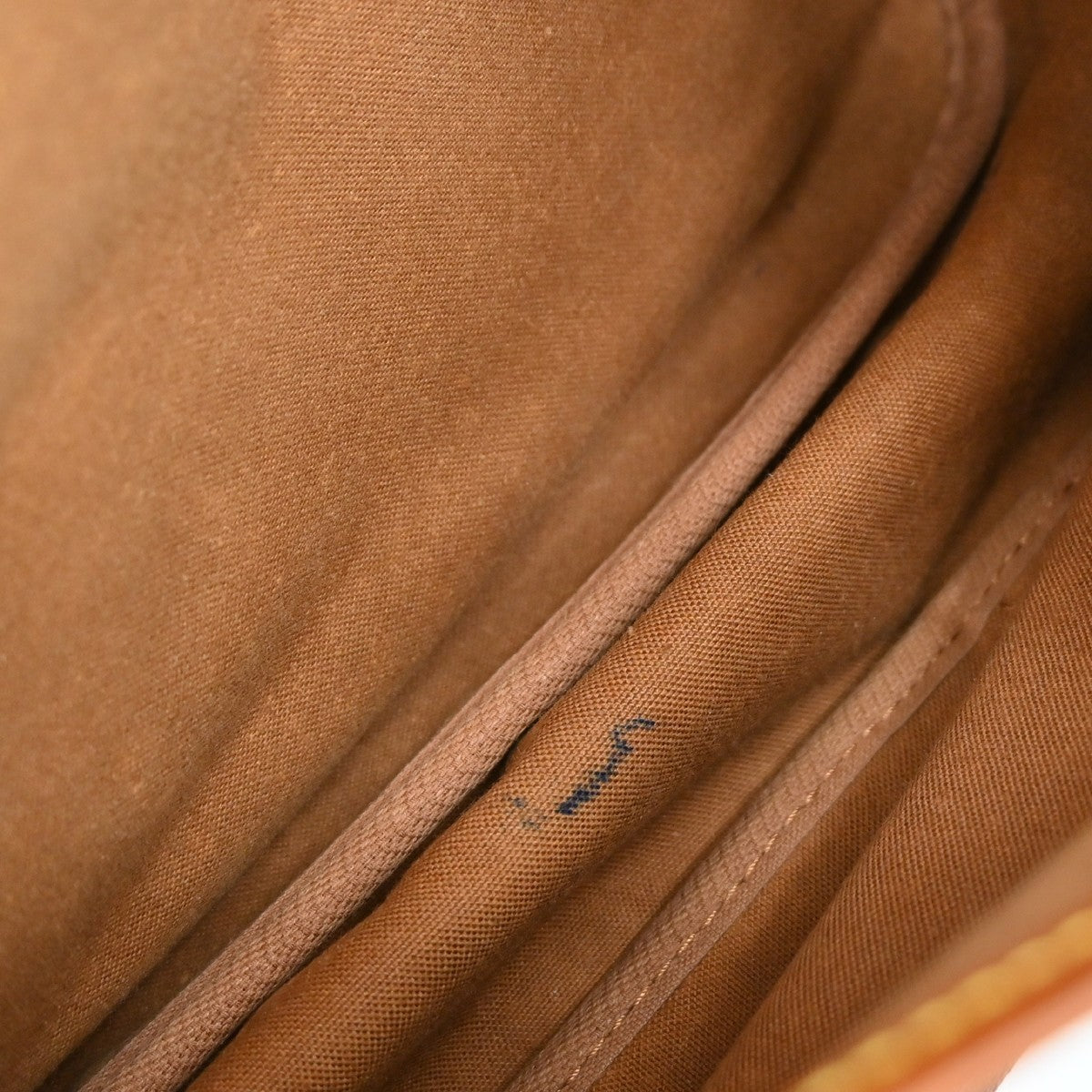 Louis Vuitton Monogram Saumur 43 Messenger Bag