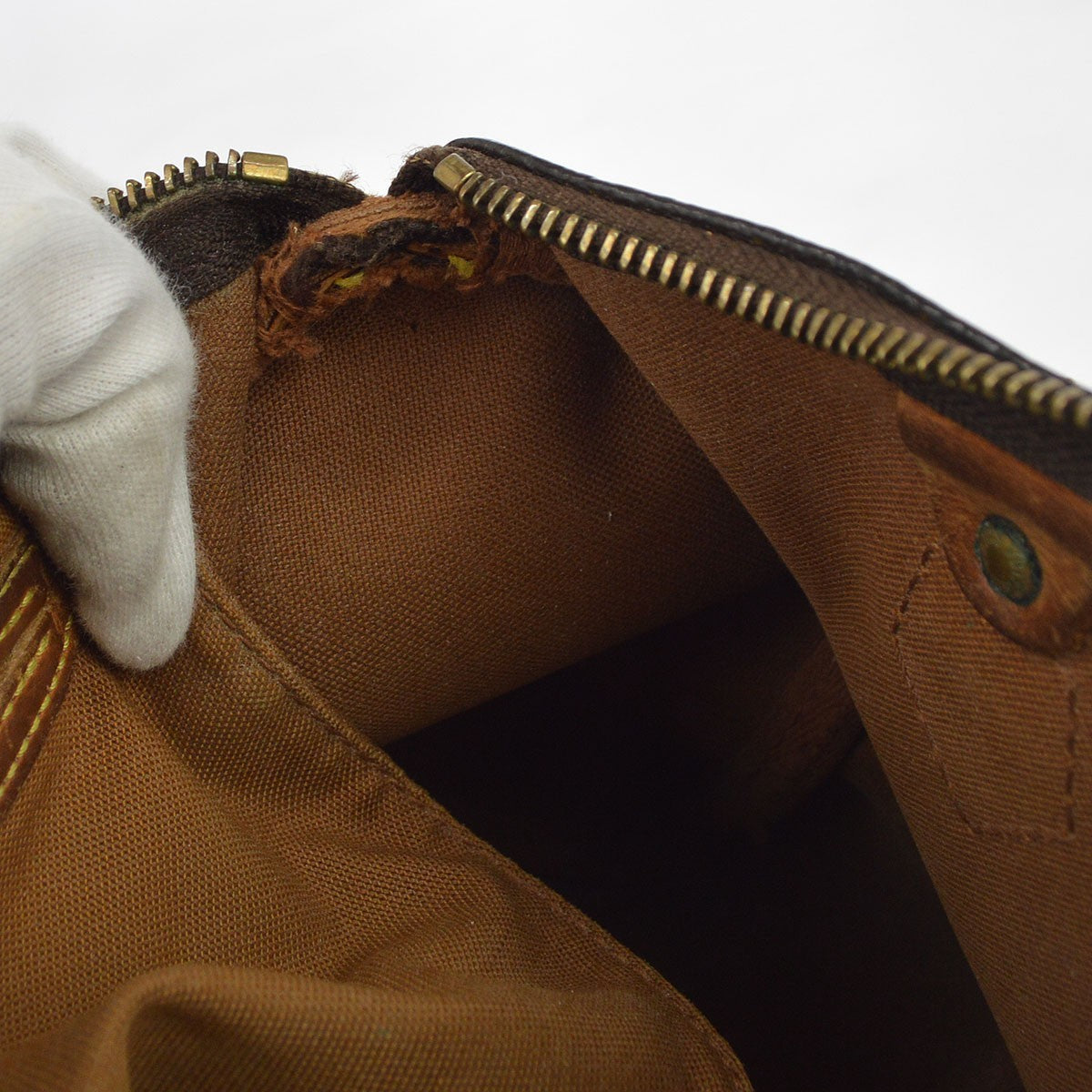 Louis Vuitton Monogram Speedy 25 Handbag