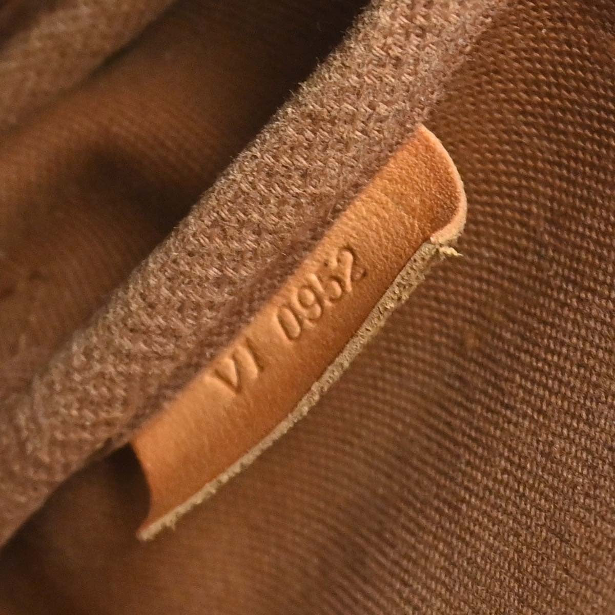 Louis Vuitton Monogram Saumur 30 Messenger Bag