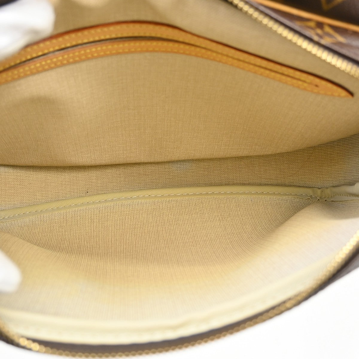 Louis Vuitton Reporter PM Messenger Shoulder Bag