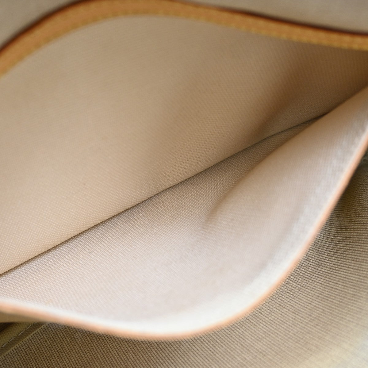Louis Vuitton Reporter PM Messenger Shoulder Bag