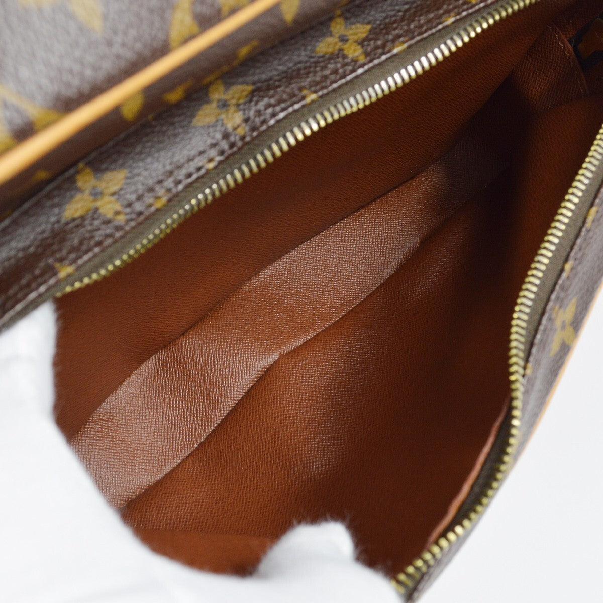 Louis Vuitton Monogram Nile Messenger Shoulder Bag