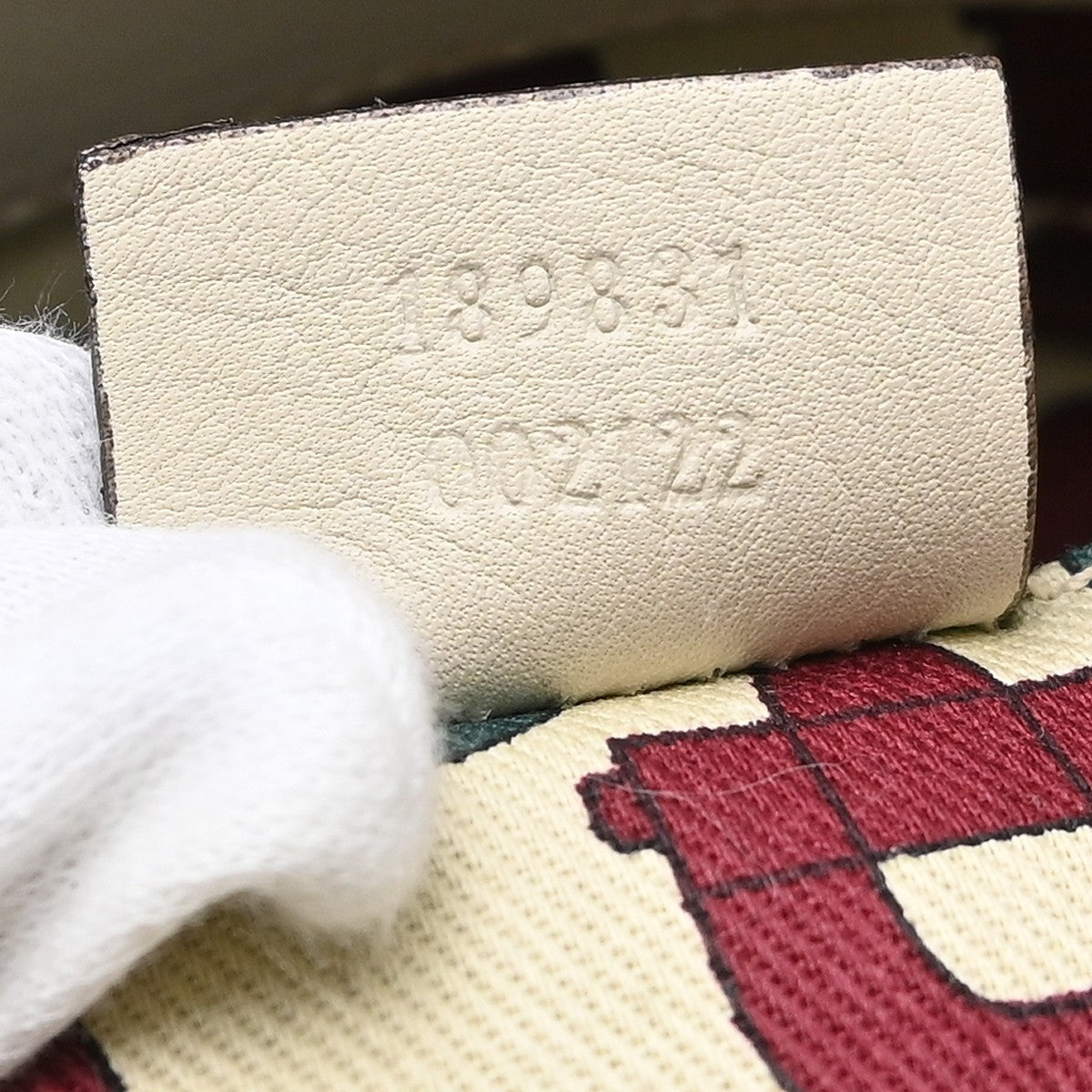 Gucci Off-white Guccissima Leather Tote Handbag